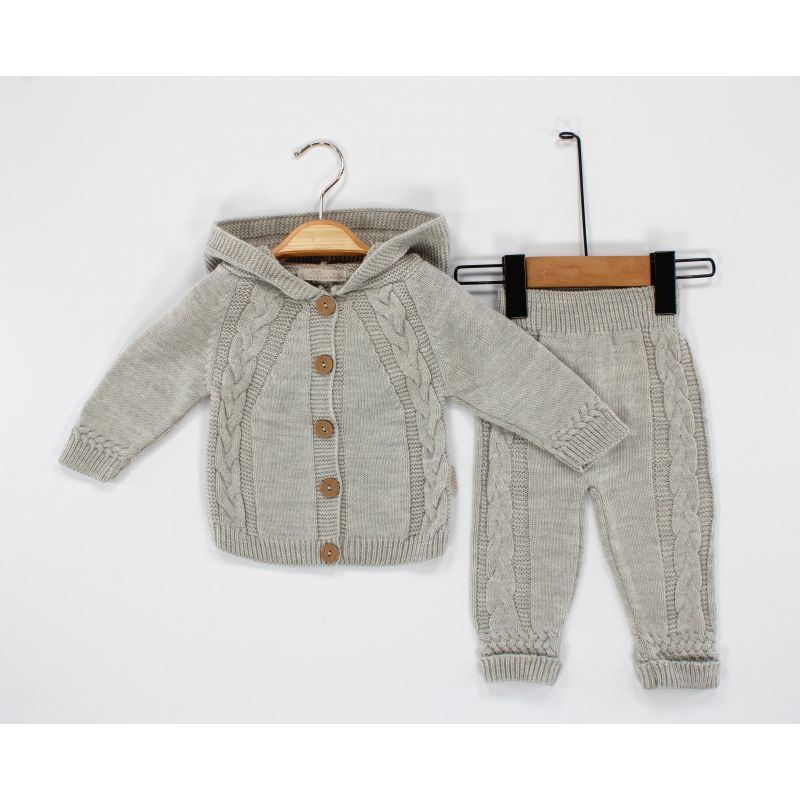 В'язана кофта з капюшоном та брюки для дівчинки
