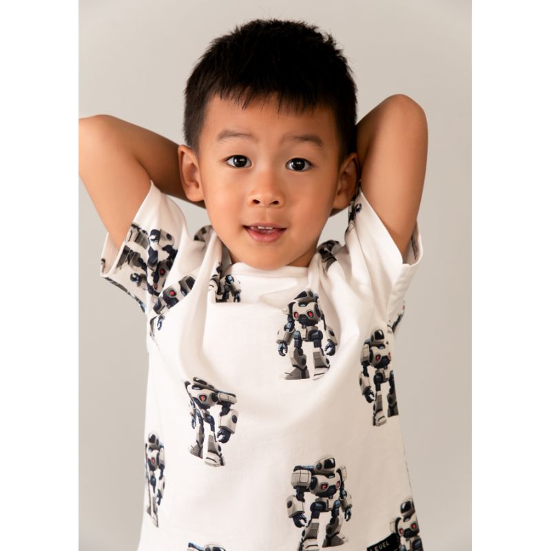 Біла футболка з роботами для хлопчика